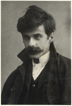 250px-Photographer_Alfred_Stieglitz_self-portrait,_c._1894