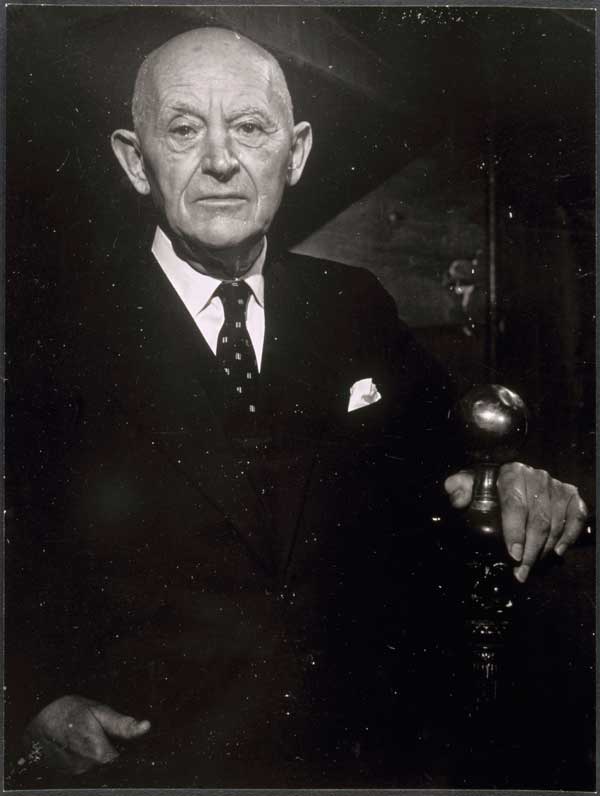 Portrait-de-Kahnweiler-par-Brassai-MP1996