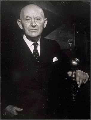 Portrait-de-Kahnweiler-par-Brassai-MP1996