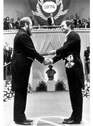 Aleksandr-Solzhenitsyn-Photo-Galleries-Deportation-Switzerland-Nobel-7-16